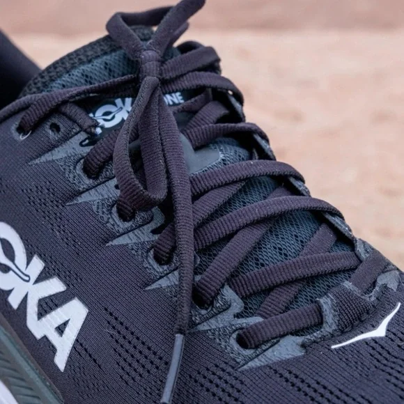 HOKA ONE ONE NIB Mens Mach 4 Mesh Black. size 9.5D. H-0069